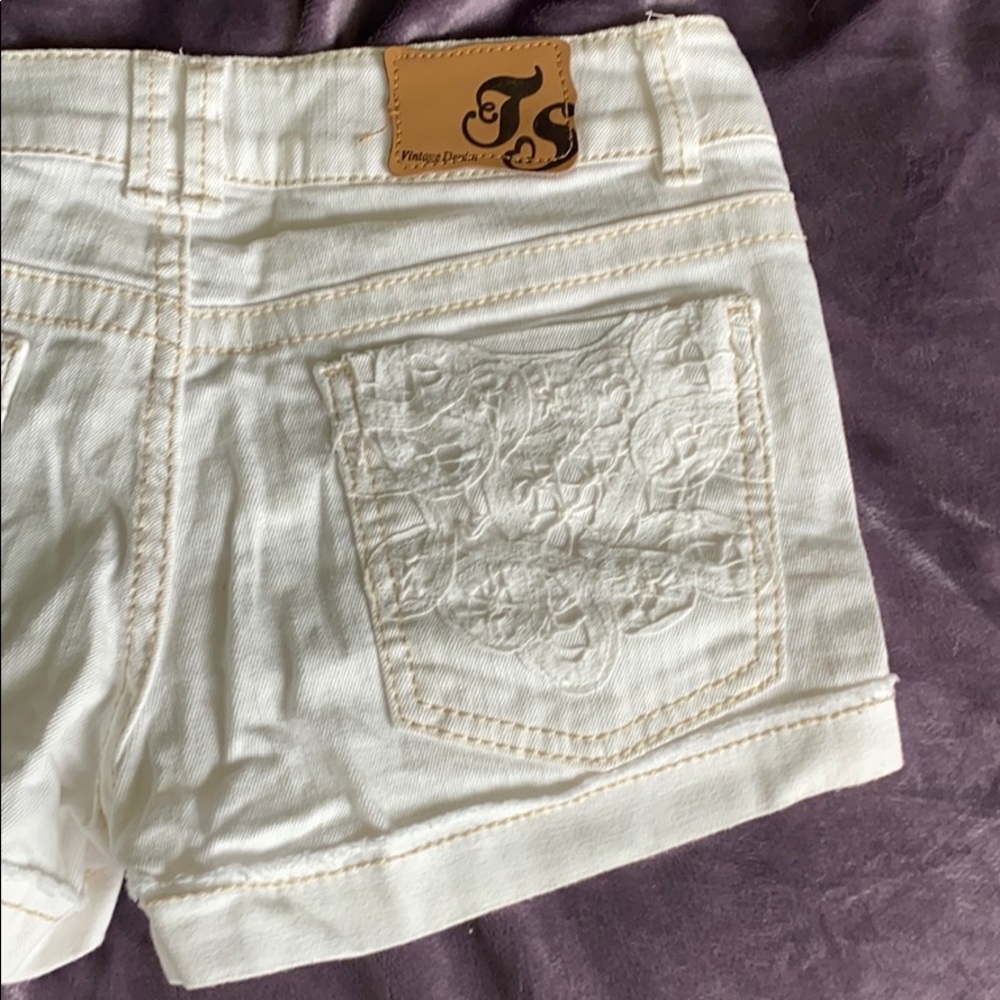 Free Soulmate Vintage Denim White Denim Shorts - Picture 4 of 5